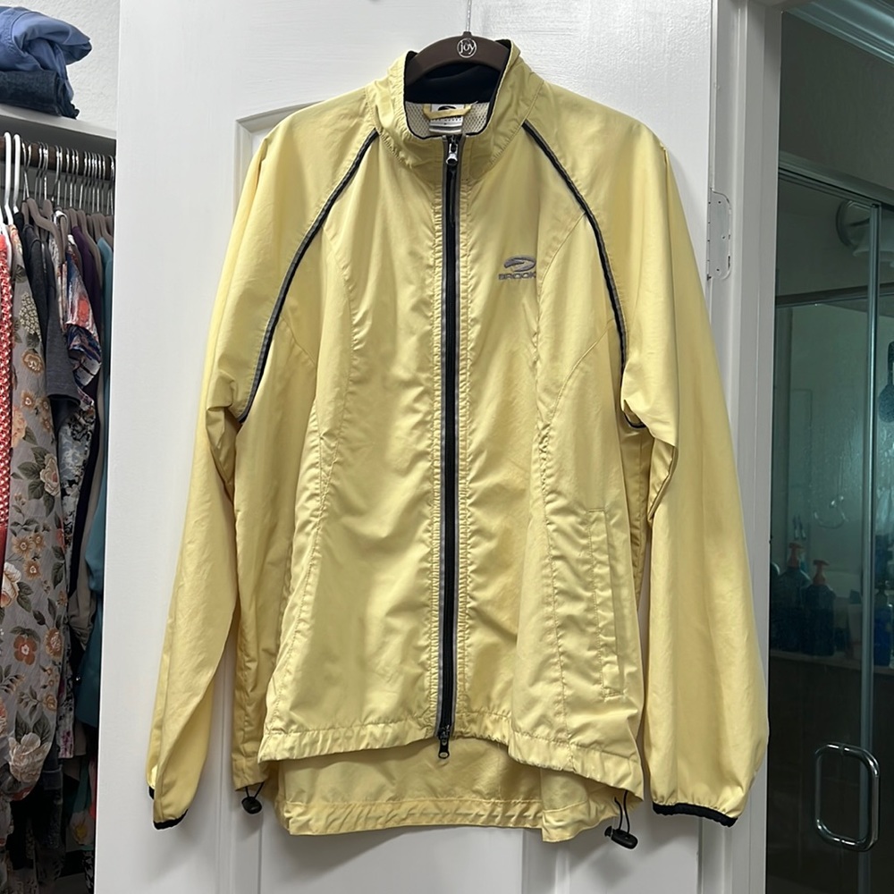 Womens brooks running windbreaker